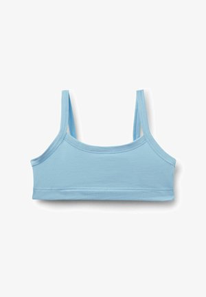 Světle modrý oříznutý top s tenkými ramínky a jednoduchými švy na bílém pozadí.