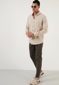 Buratti SLIM FIT - Skjorter - stone