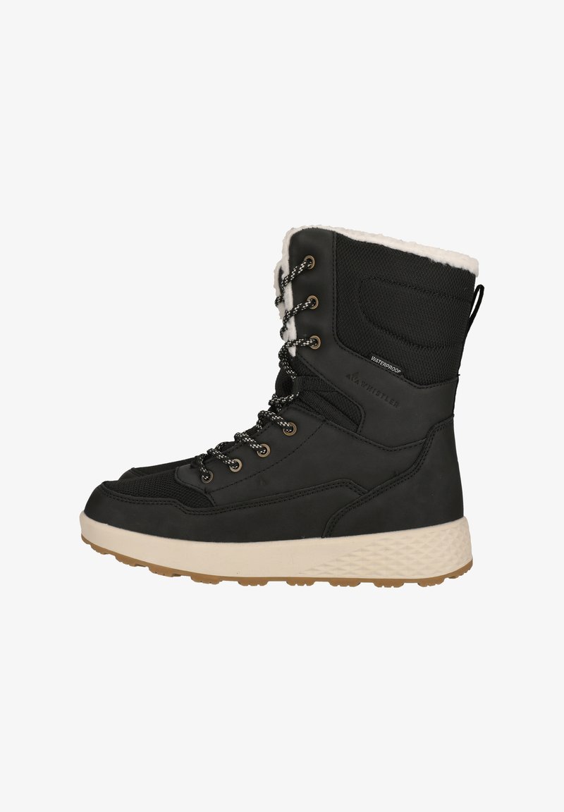 Černá voděodolná bota s texturovaným svrškem, límcem z umělé kožešiny, kovovými očky a černo-bílými tkaničkami. S lehkým gumovým podrážkou.