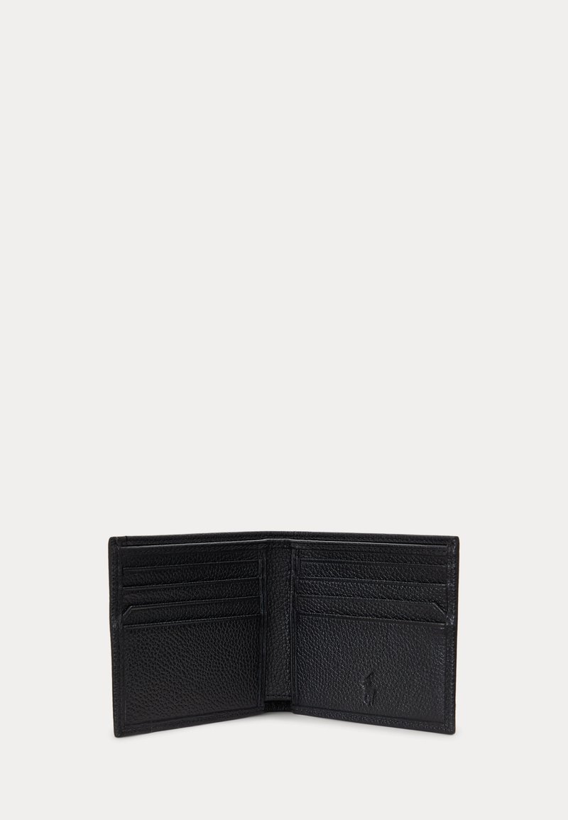 Portefeuille noir en cuir bifold ouvert, montrant six emplacements pour cartes et deux compartiments plus grands, surface texturée avec petit logo embossé.