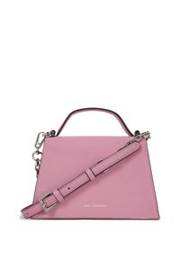 Borsa a tracolla in pelle rosa con una forma triangolare strutturata, manico superiore, tracolla removibile e dettagli in metallo argentato.