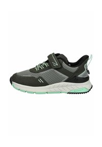 Zapatillas deportivas con parte superior de malla gris, acentos de ante negro, suela verde claro y una correa de velcro para un ajuste seguro. Diseño texturizado.