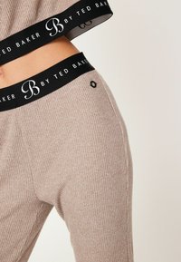 B by Ted Baker Retuusid - püksid - mocha brown