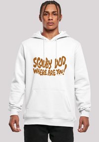 Sudadera blanca con un bolsillo frontal, presenta texto de dibujos animados en marrón que dice "SCOOBY DOO, ¿DÓNDE ESTÁS?" Letras en negrita en el pecho.