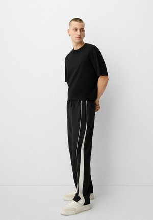 Bershka TECHNICAL - BAGGY  - Tracksuit bottoms - black