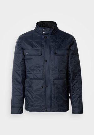 Marineblaue gesteppte Jacke mit hohem Kragen, ausgestattet mit Druckknöpfen und vier Fronttaschen. Glattes Material mit einem dezenten Glanz und strukturiertem Design.