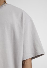 Urban Classics HEAVY  - Pamata T-krekls - cloud