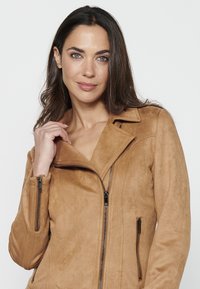 Koroshi Veste en similicuir - camel