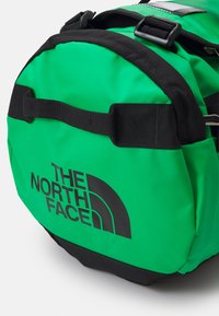 The North Face BASE CAMP DUFFEL - M - Reistas - optic emerald/black