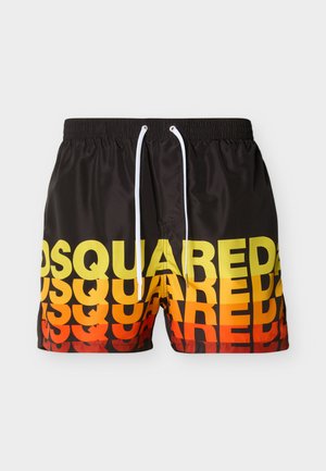 Badeshorts med et gradientmønster fra gul til rød på sort baggrund, med hvid snøre og elastisk taljebånd.