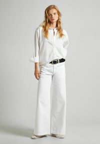 Pepe Jeans PAULA - Bluza s gumbima - white