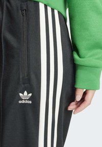 adidas Originals CLASSIC - Spodnji deli trenirk - black
