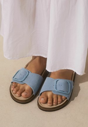 Next, REGULAR FIT - FOREVER COMFORT® SINGLE STRAP FOOTBED SANDALS . - Mules - blue