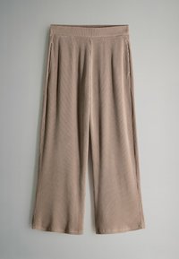 Pantaloni corti a coste beige con design a gamba larga, cintura elastica e due tasche laterali, esposti su uno sfondo neutro.