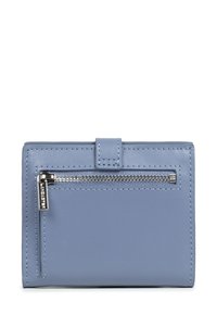 Portafoglio in pelle azzurro chiaro con tasca esterna con zip e chiusura a scatto, dotato di zip argentata incisa con "LANCASTER".