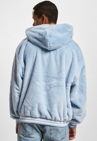 Karl Kani METAL SIGNATURE OS FUR FULL ZIP - Fleecejakke - lightblue
