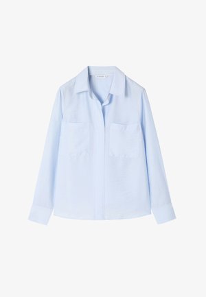 Lys blå skjorte med knapper lavet af bomuld, med lange ærmer, krave og to brystlommer. Glat tekstur med et afslappet design.