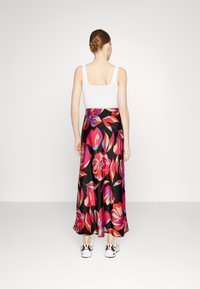 YAS YASPELLA MIDI SKIRT - Jupe trapèze - black