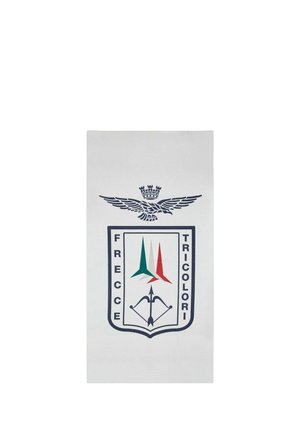 Asciugamano bianco con emblema Frecce Tricolori raffigurante un'aquila coronata, tre jet colorati (verde, bianco, rosso) e un simbolo di arco e freccia.