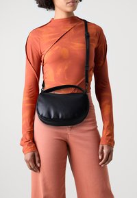 HVISK TATE SOFT STRUCTURE - Torbica - contrast black