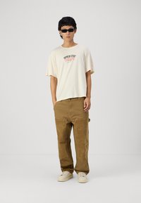 Jack & Jones JORHEAVEN TEE CREW NECK - Μπλουζάκι με στάμπα - buttercream