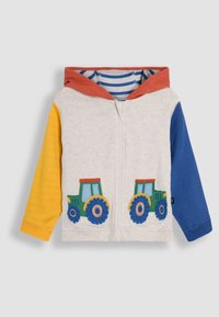 Kapuzensweatshirt mit beigem Körper und blauen, gelben und orangefarbenen Ärmeln. Verfügt über Traktor-Applikationen auf den Fronttaschen und gestreiftem Innenfutter.
