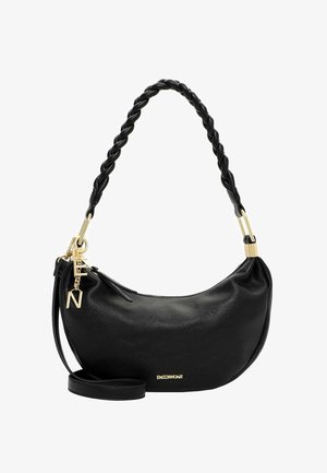 Sac à main en cuir noir en forme de croissant avec poignée tressée, quincaillerie dorée et logo "Emily & Noah" doré sur le devant.