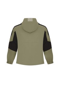 Olivengrøn og sort hættejakke med et strømlinet design, elastiske manchetter og tre hvide striber på ryggen. Glat, letvægtsmateriale.