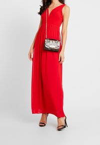 WAL G. Vestido de fiesta - red