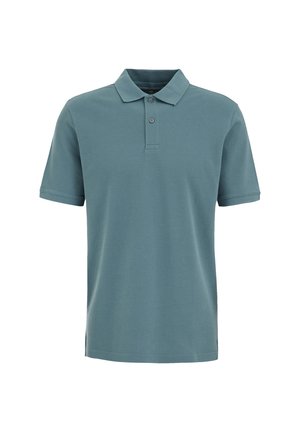 Vaaleansininen poolopaita puuvillakankaasta, jossa on klassinen kaulus, lyhyet hihat ja kolmen napin listaus, suoran leikkauksen helma.