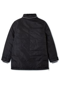 Černá prošívaná bunda s vysokým límcem, se zadním zipem a kontrastními detaily na lemu a manžetách. Hladká látka s prošívanými částmi.