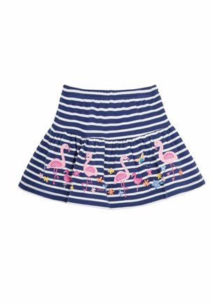 Jupe rayée bleu marine et blanche avec des flamants roses brodés, de petites fleurs et des papillons le long de l'ourlet.