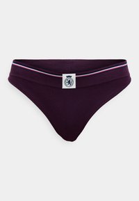 Bikini din bumbac mov cu o talie lată, având dungi albastre și roșii. Etichetă din material alb cu un logo centrat în față.