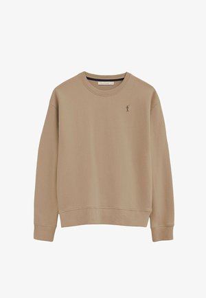 Beiger Pullover mit Rundhalsausschnitt, langen Ärmeln, gerippten Bündchen und Saum sowie kleinem, dunklem, gesticktem Logo auf der linken Brust.