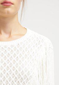 Object Jumper - off-white