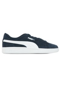 Sneakers in suede blu navy con suola in gomma bianca, caratterizzati da un logo e una striscia laterale bianchi, design con lacci e colletto imbottito.