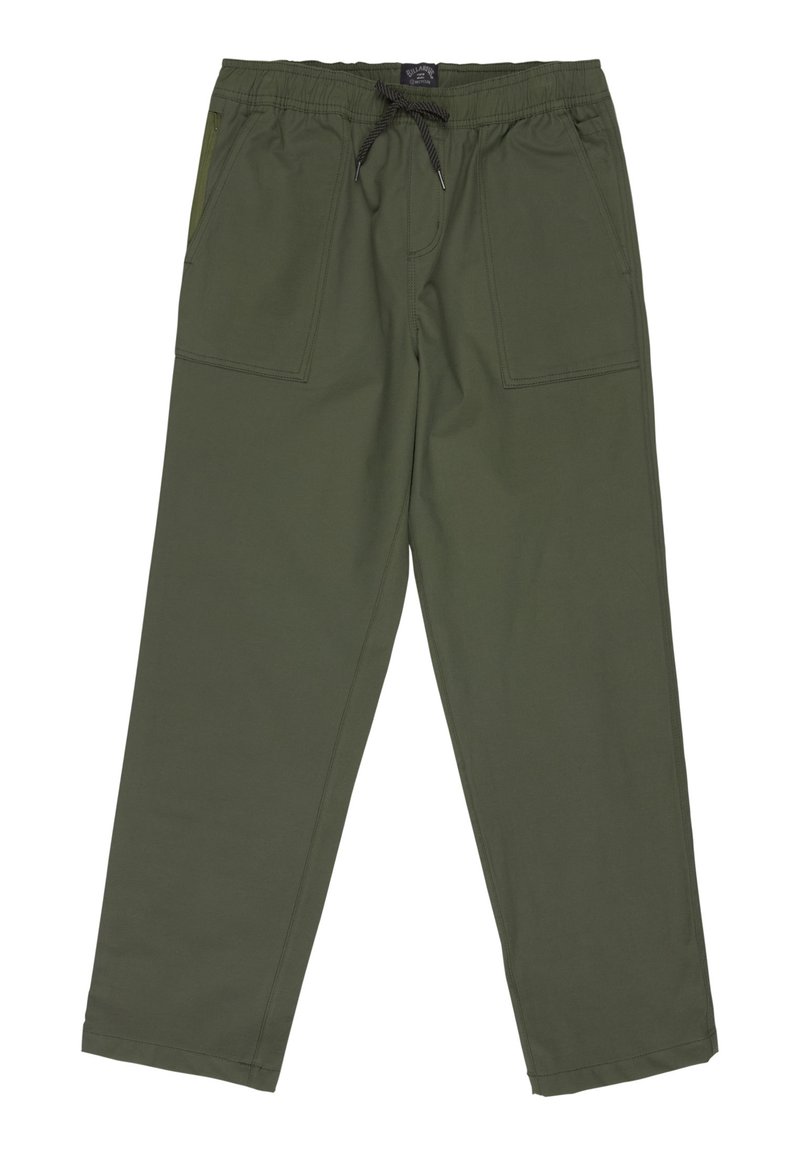 Spodnie w kolorze oliwkowej zieleni, wykonane z mieszanki bawełny, z elastycznym paskiem, sznurkiem do ściągania i dwoma dużymi przednimi kieszeniami. Charakteryzują się prostymi nogawkami i przeszyciami.