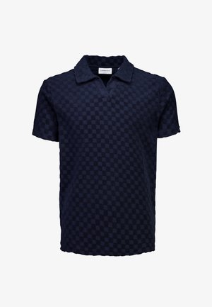 Polo a maniche corte blu navy con motivo a scacchiera strutturato e colletto aperto.