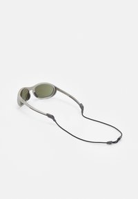 Rapha DALTON GLASSES UNISEX - Sluneční brýle - silver metallic / green