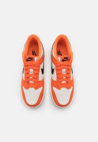 Nike Sportswear DUNK LOW - Sapatilhas - phantom/black/safety orange