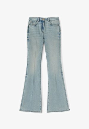 Blugi din denim albastru deschis, cu picioare evazate, închidere frontală cu nasture și fermoar, și design clasic cu cinci buzunare.