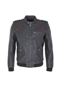 Giubbotto in pelle nera con zip frontale, cuciture di accento rosse e polsini a coste. Presenta spalline e numerose tasche con cerniera.