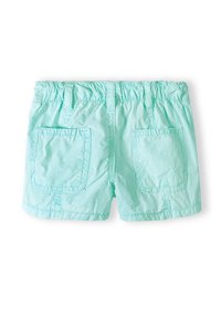 Shorts bleu clair en tissu léger, avec une taille élastique et deux grandes poches plaquées à l'arrière.