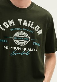 TOM TAILOR LOGO  - Marškinėliai su spaudiniu - dark rosin green