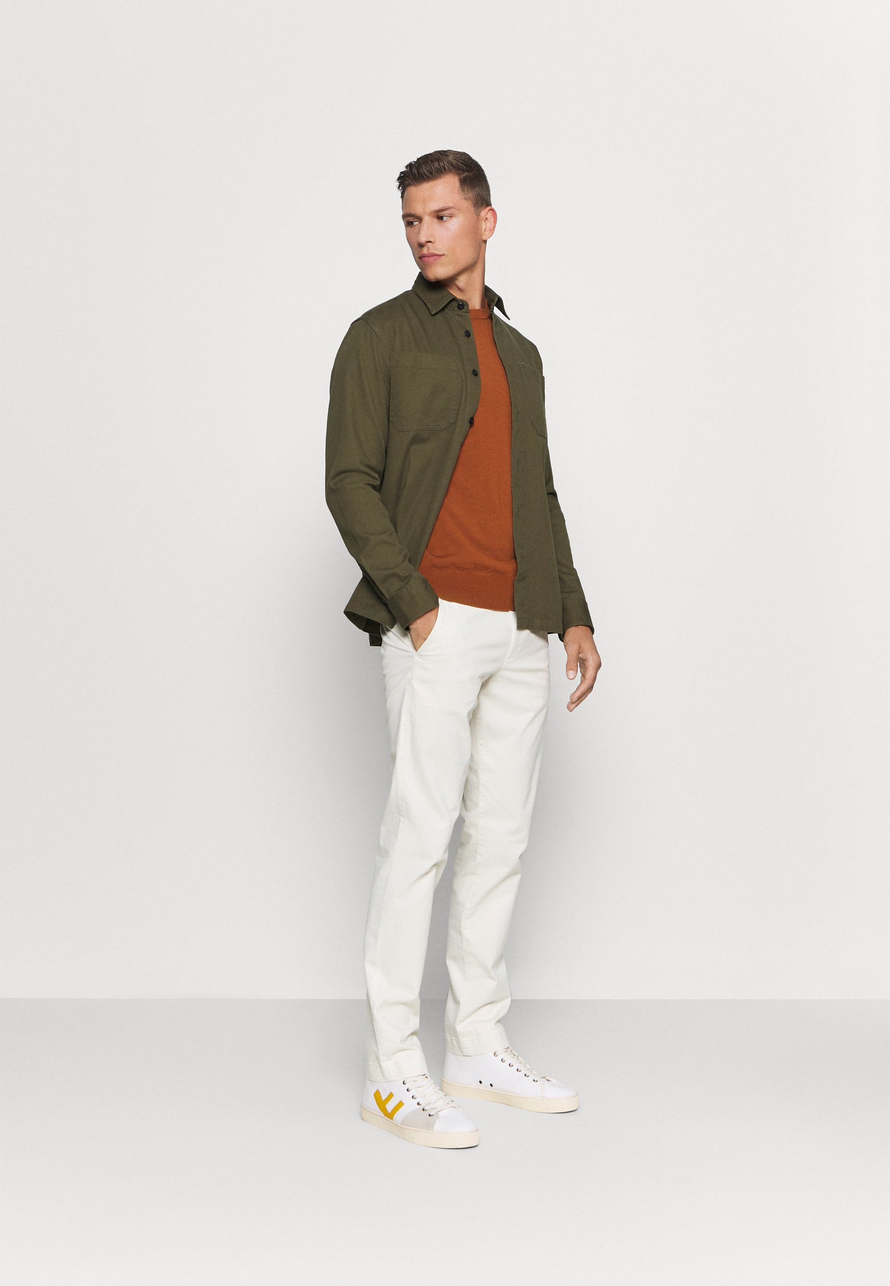 GAP ESSENTIAL - Pantalones chinos - chino/crema - Zalando.es