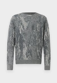 Γκρίζα μπλούζα με υφή και κυματιστό σχέδιο σε διάφορες αποχρώσεις του γκρι, στρογγυλή λαιμόκοψη, μακριά μανίκια και ριμπ ανοιξιάτικες μανσέτες και στρίφωμα.