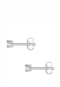 Pendientes de botón de plata de ley con una piedra redonda y transparente montada en un engaste decorativo, con un poste simple y liso y un cierre redondo.