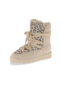 Bota de ante beige con tela de estampado de leopardo, puntera redonda, diseño con cordones con gruesos cordones beige, cuello acolchado y suela de goma texturizada.