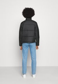 adidas Originals SHORT PUFFER MIDWEIGHT JACKET - Allvädersjacka - black