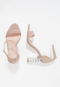 Madden Girl Sandály na vysokém podpatku - nude